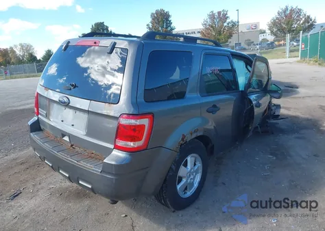 2011 Ford Escape Xlt z USA, uszkodzony, nr VIN 1FMCU9D70BKC61399